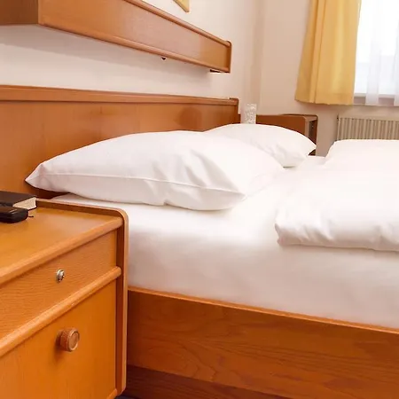 Hotel zur Sonne Korneuburg Zimmer foto